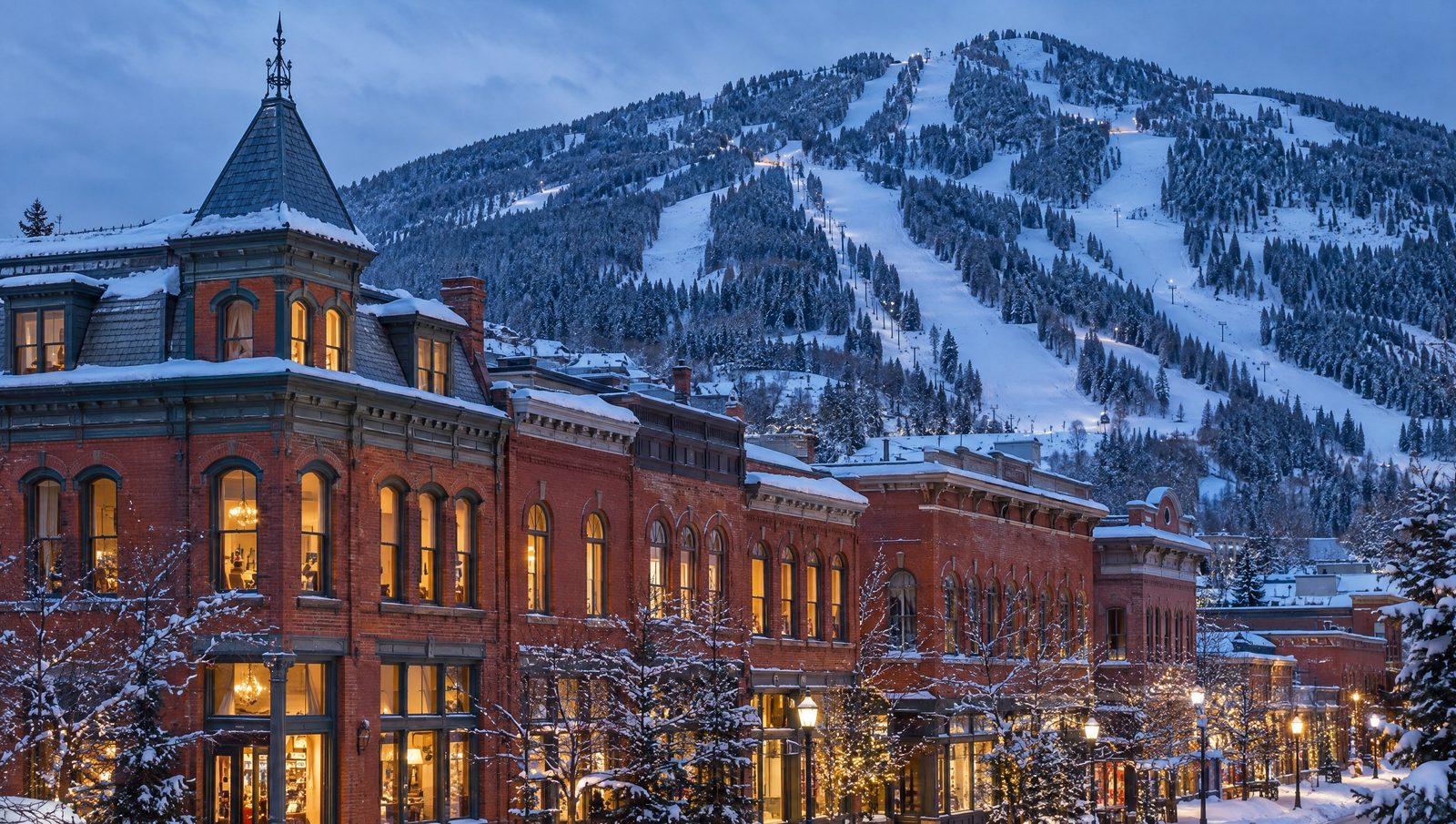 Aspen, dans le Colorado, avec Aspen Mountain derrière la ville