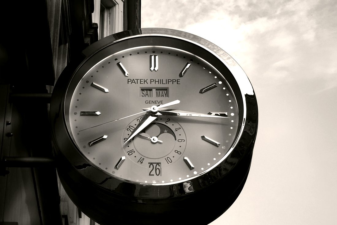 ساعة Patek Philippe مصوَّرة عن قرب
